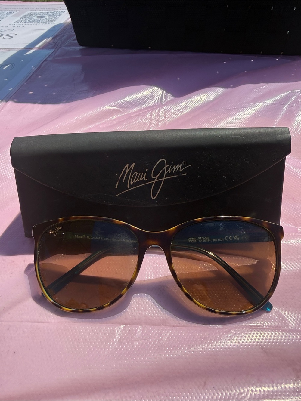 Maui Jim Ocean Tortoise Frame Sunglasses. Brown Gradient Lenses & blue inside